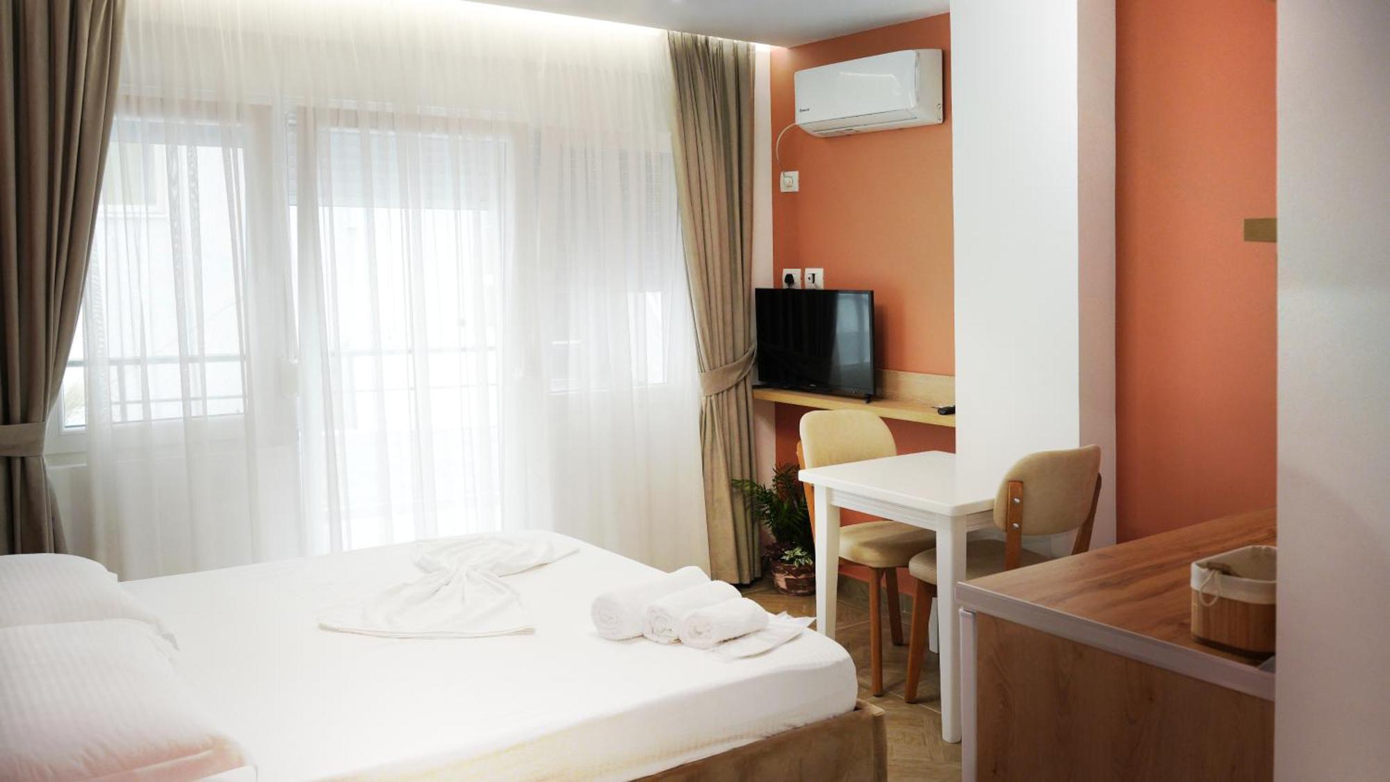 Hotel Luris Golem  Buitenkant foto