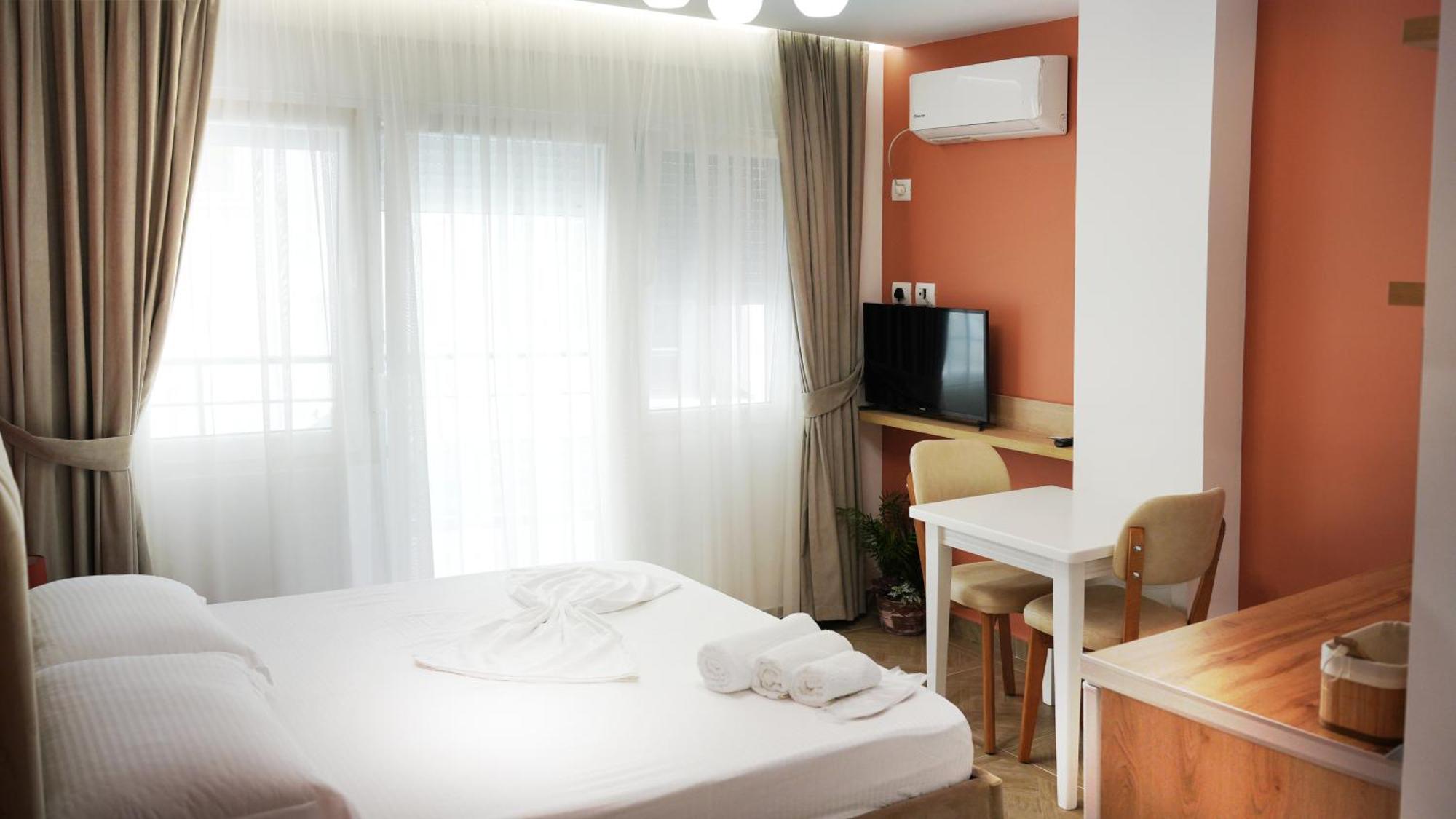 Hotel Luris Golem  Buitenkant foto