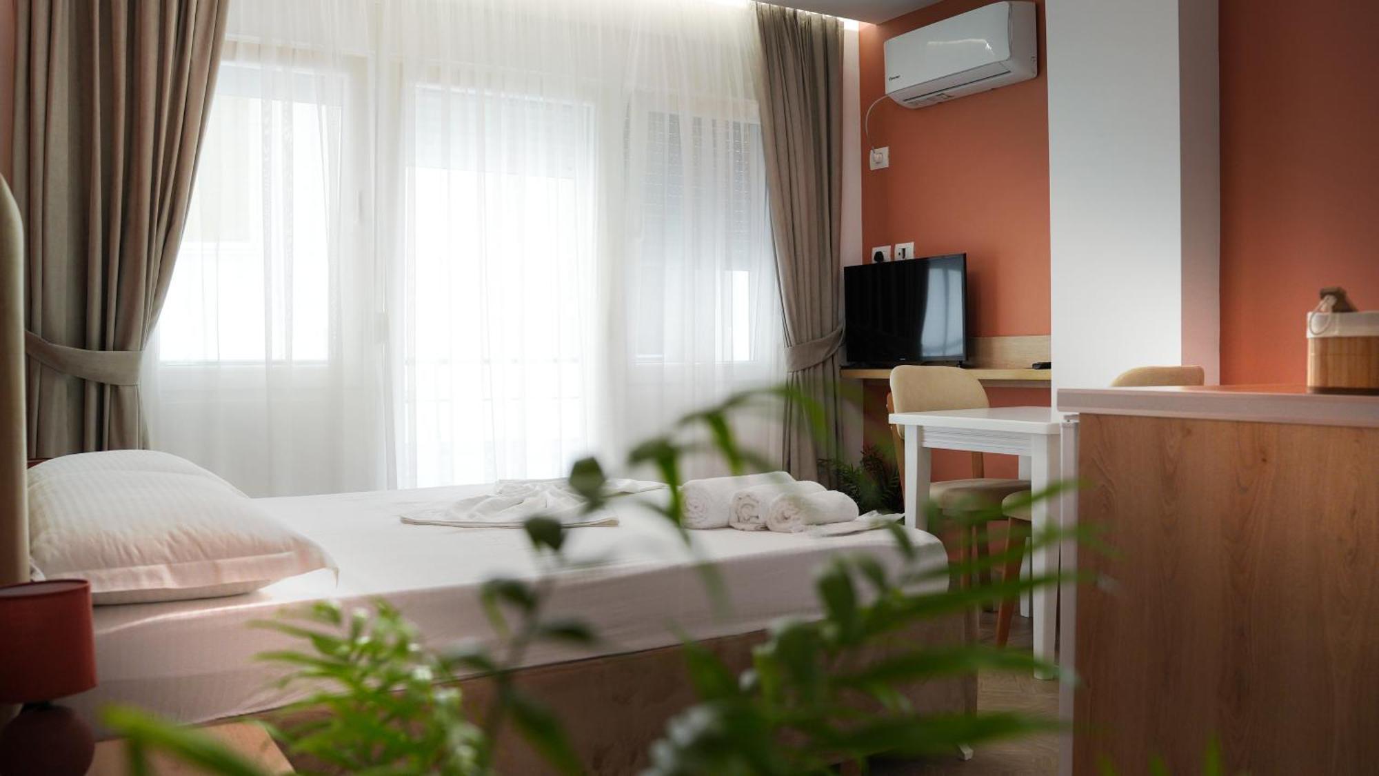 Hotel Luris Golem  Buitenkant foto