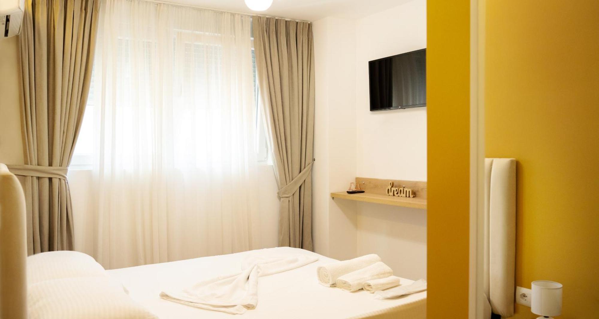 Hotel Luris Golem  Buitenkant foto